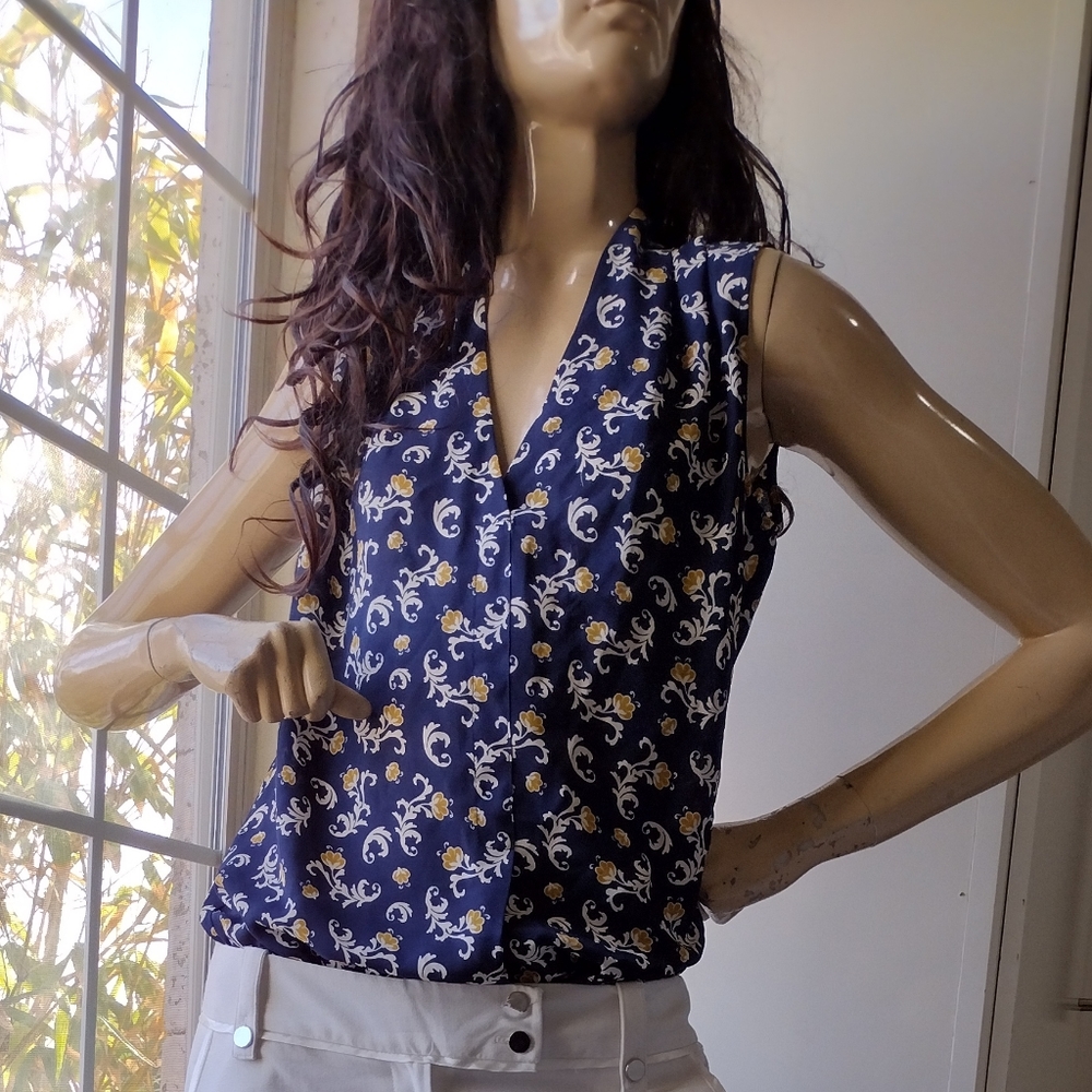 Rose and Olive Brand, V-Neck, Sleeveless Top.